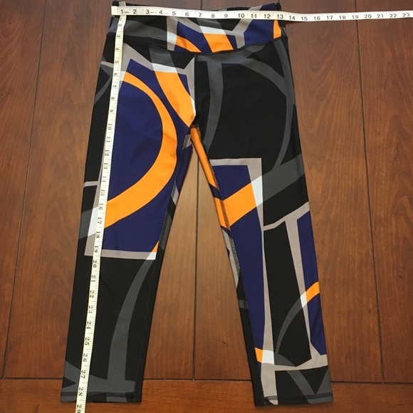 Fabletics • Workout/Yoga Cropped Leggings • Sz XS - Picture 6 of 7
